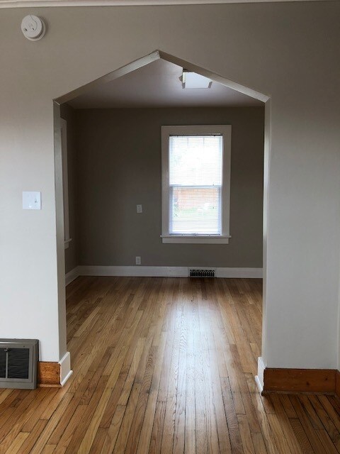 Building Photo - 822 Burr Oak Ln