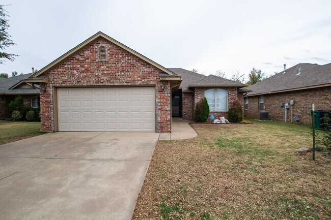 Gorgeous 3 Bed 2 Bath Home in Heart Of Yukon! - Gorgeous 3 Bed 2 Bath Home in Heart Of Yukon!