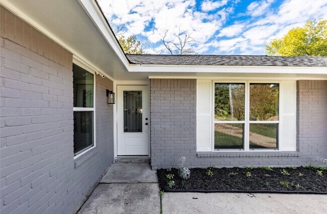 Foto del edificio - 9807 Jaywood St