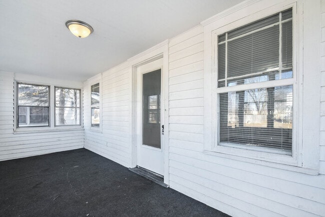 Building Photo - 1246 Diamond Ave