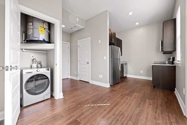 Foto del edificio - ONE MONTH FREE! 621 MLK *Income Restricted*