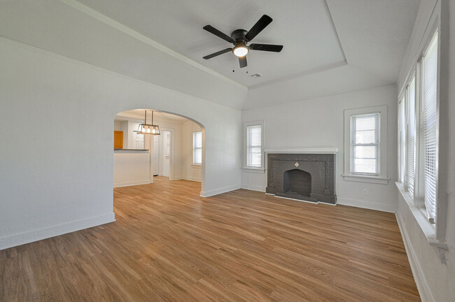Building Photo - 2209 N Bath Ave
