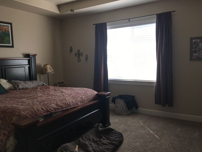 Foto del edificio - 3 Bedroom 2 Bath Home in NW Redmond Furniture NOT Included.
