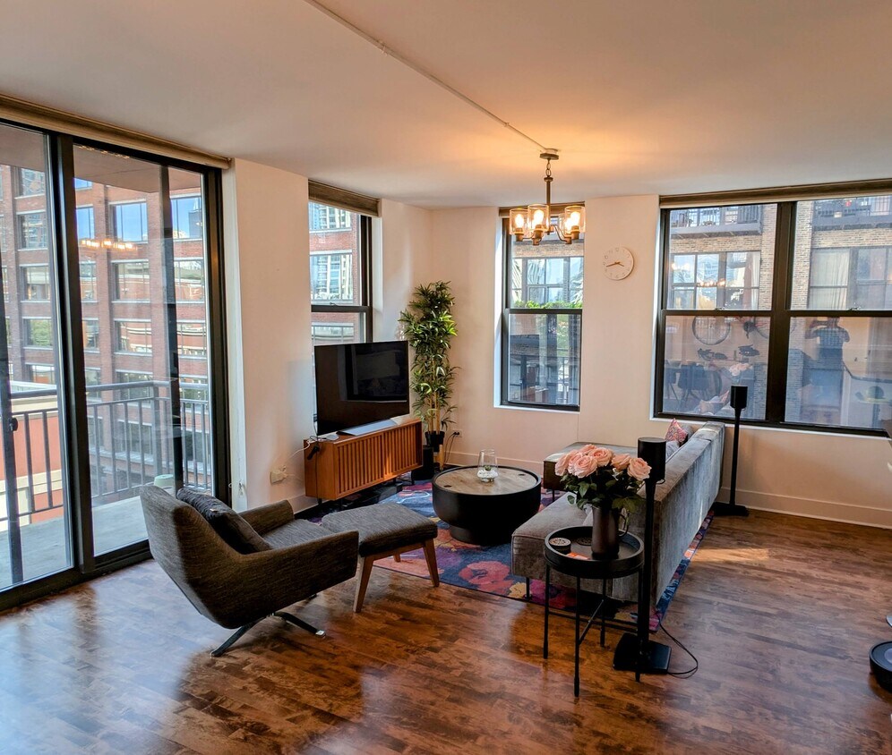 Foto principal - 330 N Jefferson St