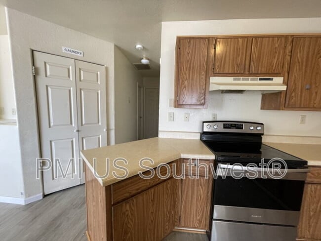 Building Photo - 8132 E Lakeshore Dr