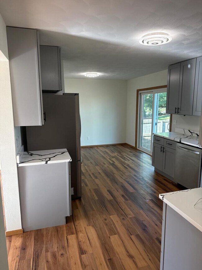Building Photo - 387 Shay Dr