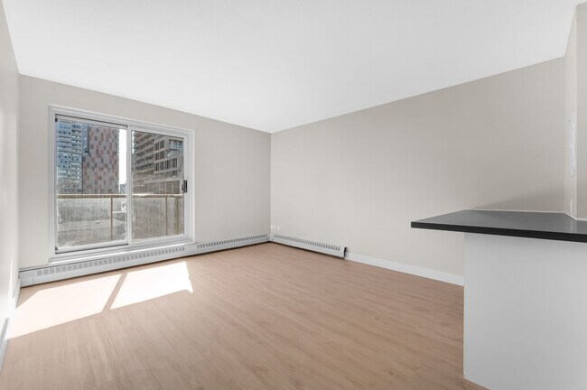 Building Photo - 145 York St