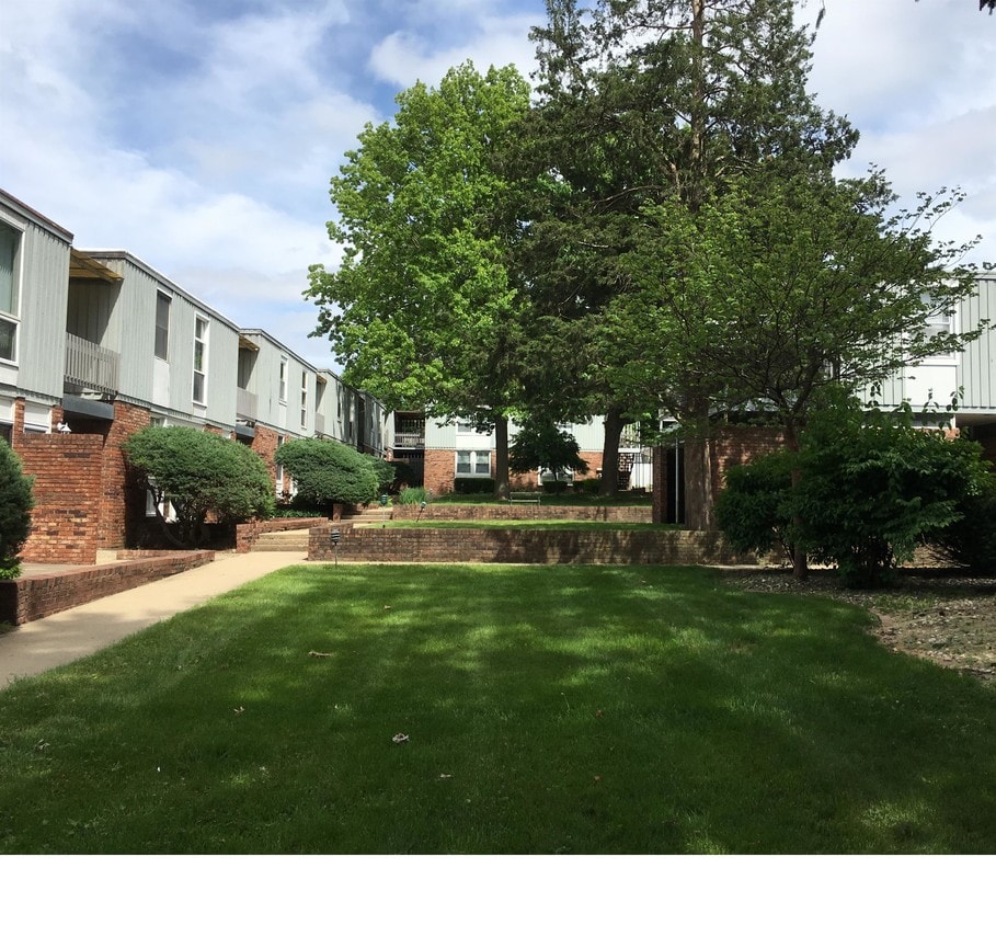 Primary Photo - 508 S Mattis Ave