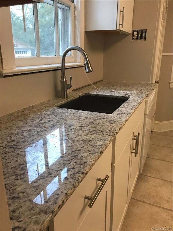 Building Photo - South Highlands Rental!