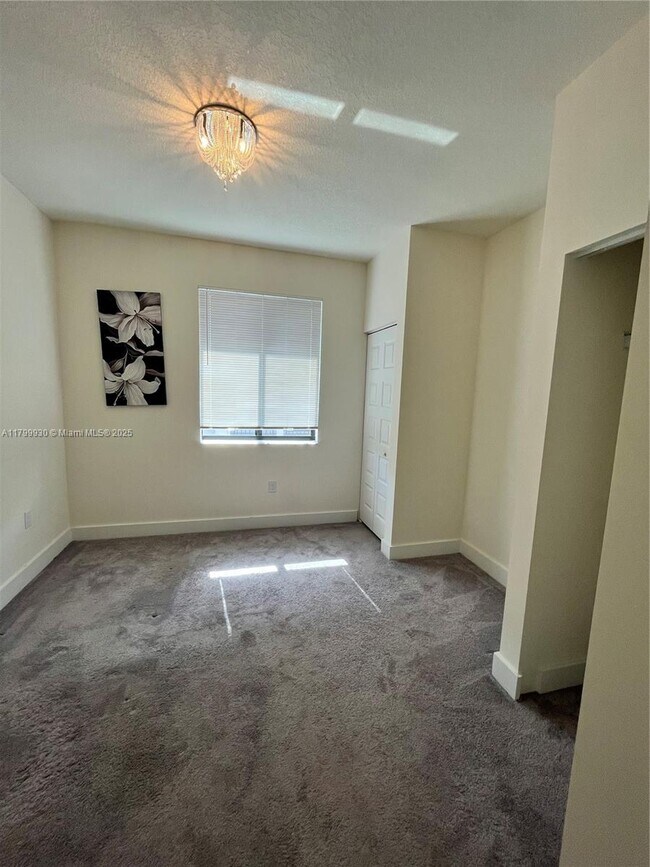 Foto del edificio - 4745 NW 83rd Pky