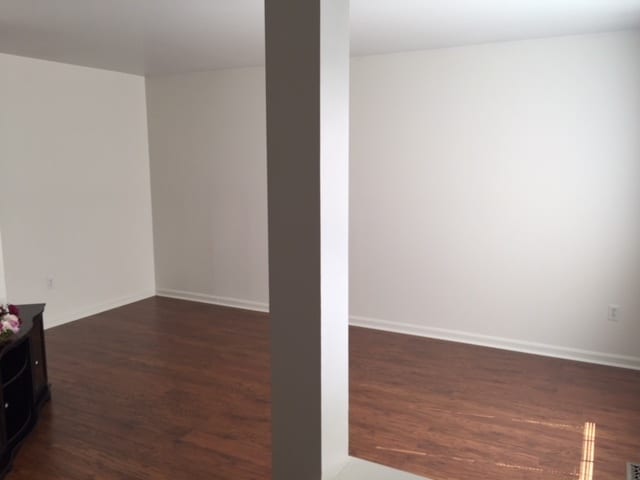 Building Photo - 3 Bedroom townhouse