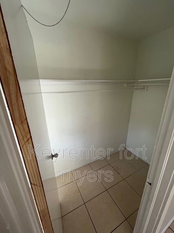 Foto del edificio - 1349 Bradford Rd