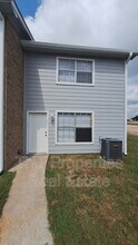 Building Photo - 1906 Barak Ln