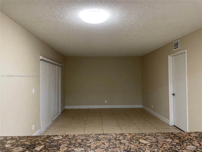 Foto del edificio - 1484 Lake Crystal Dr