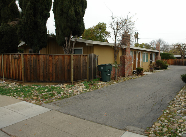 Building Photo - 2891 Alma