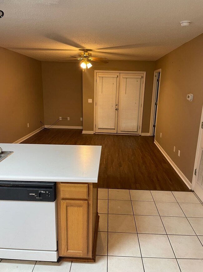 Building Photo - Regency Square Condo, Unit A3