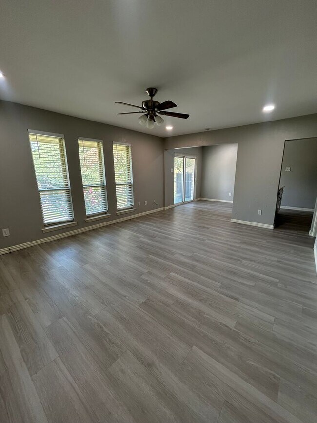 Photo - 5826 Sandhurst Lane Apartment