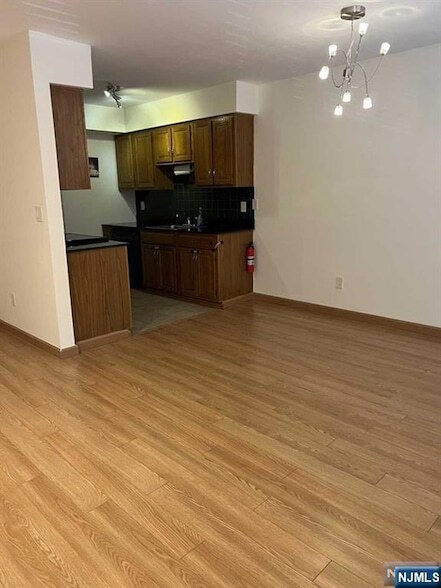 Foto del edificio - 385 Midland Ave