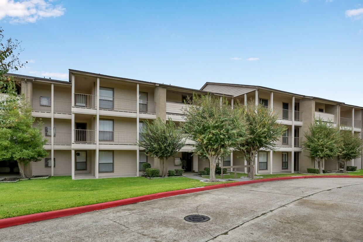 Primary Photo - Amazing lake views from this condo