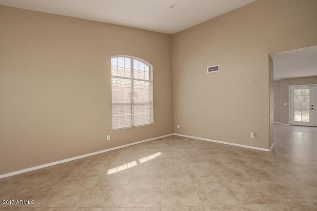 Building Photo - 12755 W Alvarado Rd