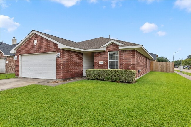 Building Photo - 10819 Redwood Dr