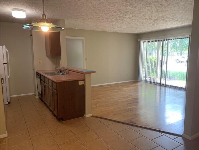Building Photo - 4470 Village Ln