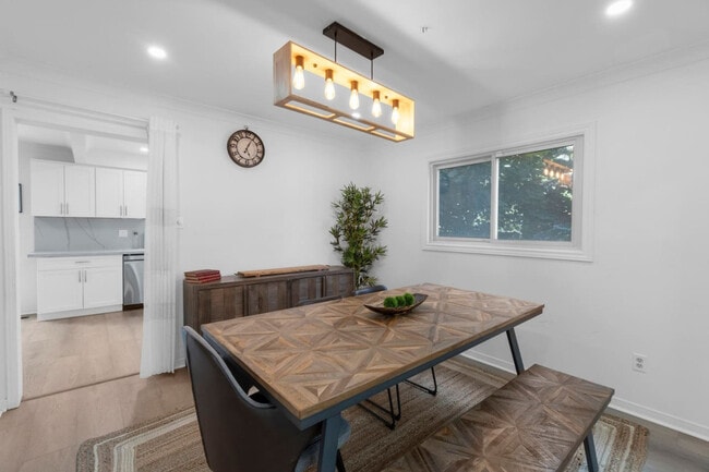 Building Photo - 1963 Roy Ivor Crescent