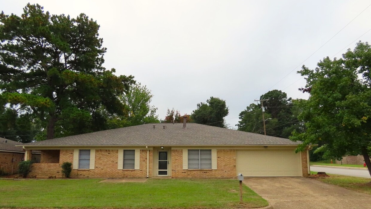 Primary Photo - South Tyler! Lovely 3 Bedroom, 2 Bath Dupl...