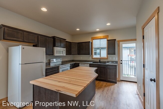 Building Photo - 1728-1728 E Sunset Dr