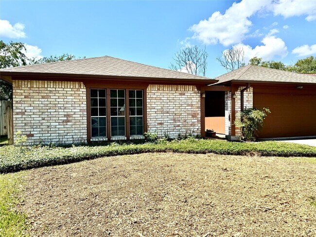 Building Photo - 305 Heathgate Dr