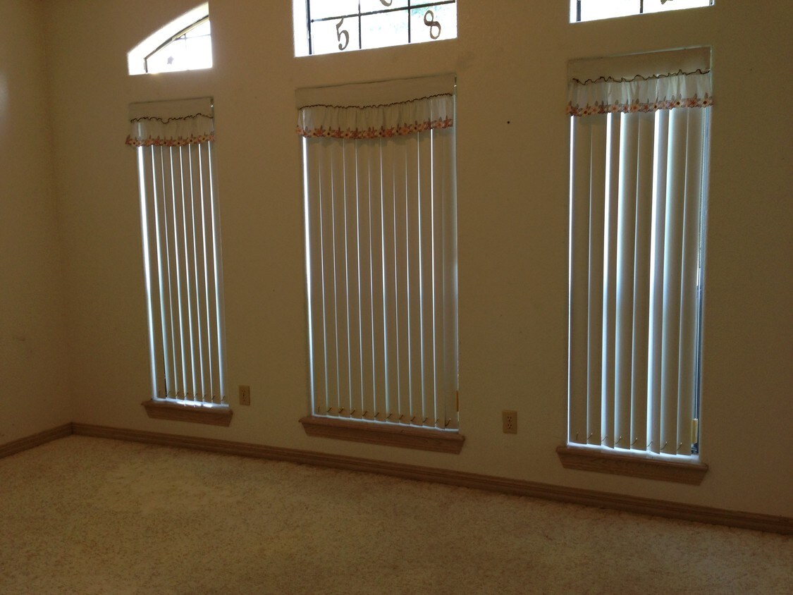 Foto principal - 508 E Redbud Ave
