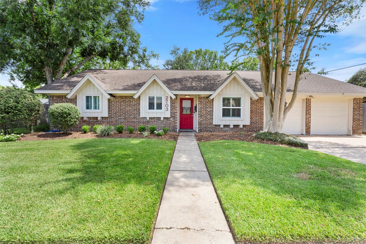 Foto principal - 2703 Shakespeare St