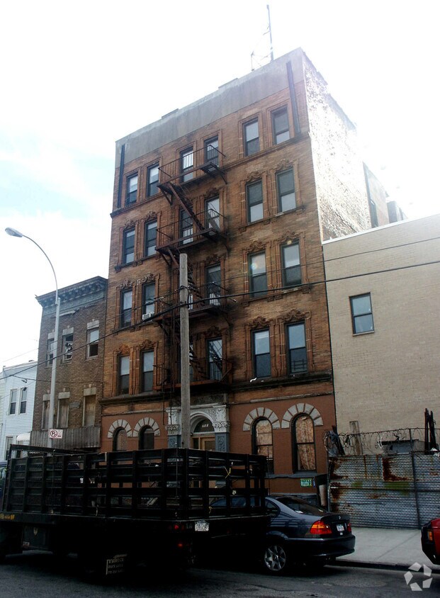 Primary Photo - 700 E 134th St