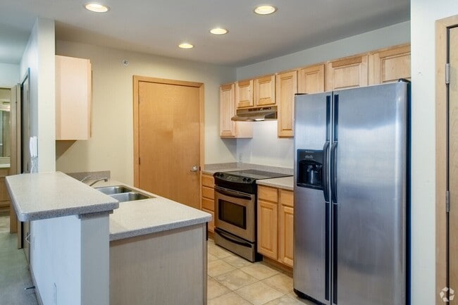 Interior Photo - Woodland Commons Madison