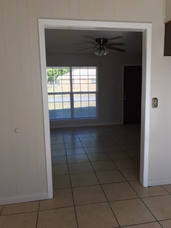 Building Photo - 16313 Lamont Rd