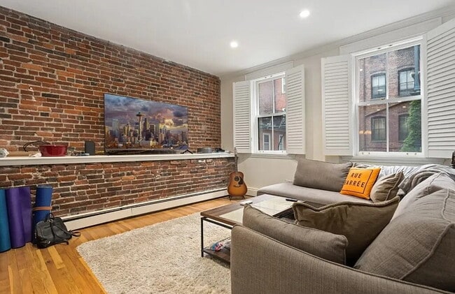 Building Photo - Secure This Beautiful Unit Today