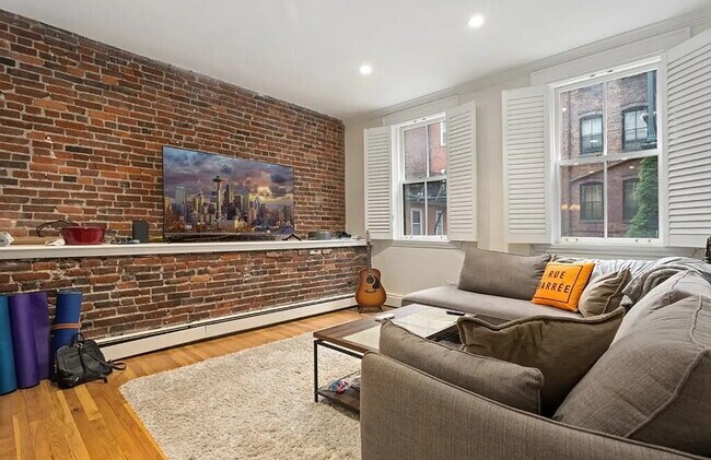 Foto del edificio - Secure This Beautiful Unit Today