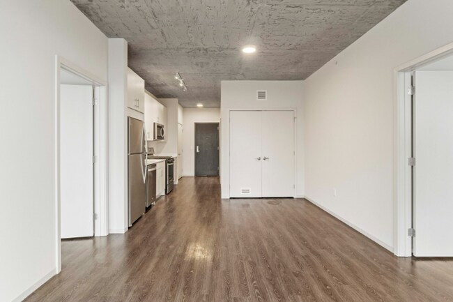 Building Photo - 727 S Clark St