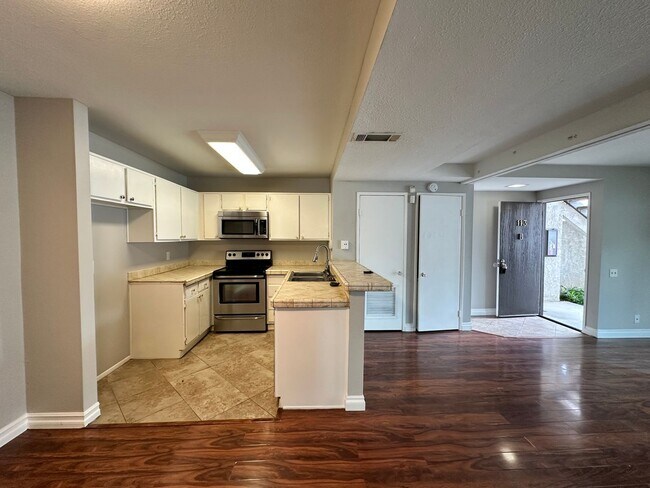 Foto del edificio - 2266 Denair Ave