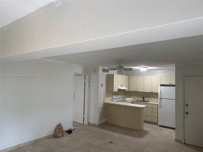 Building Photo - 2385 SW 27th St