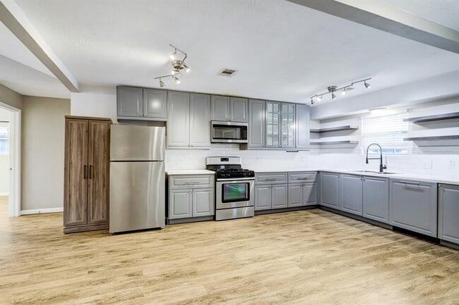 Building Photo - 612 Wisconsin St