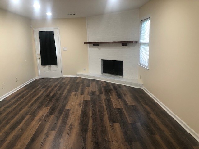 Livingroom with fireplace - 5012 Leeshire Trail Townhome