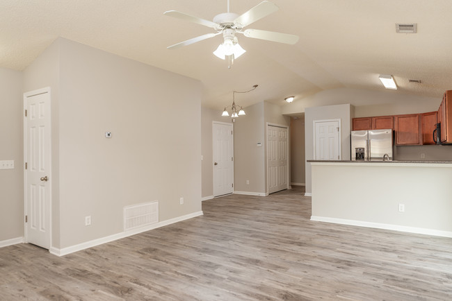 Building Photo - 87 Tiller Way