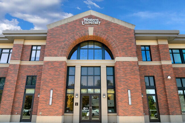 Universidad Occidental - McKinney Lane Apartments