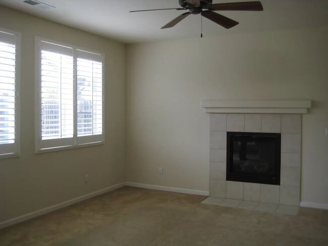 Building Photo - Beautiful and Spacious Elk Grove Home Comi...