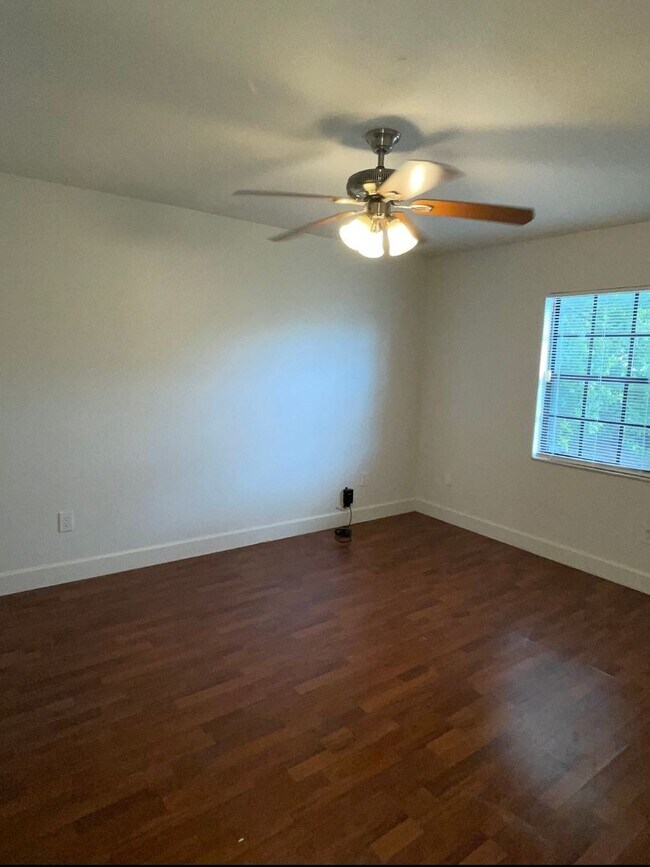 Foto del edificio - 3/2 Home Available now!