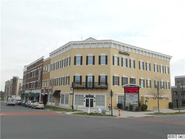 Building Photo - Awesome opportunity to live in  2BR,2.5 BA...