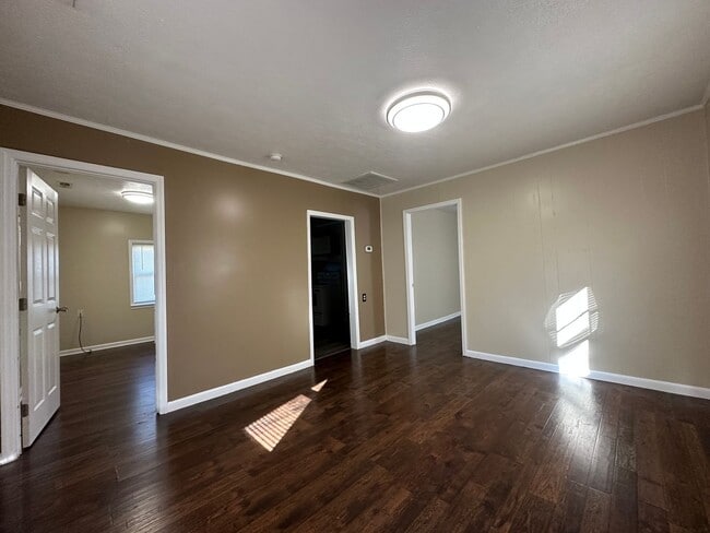 Building Photo - 717 Plantation Rd