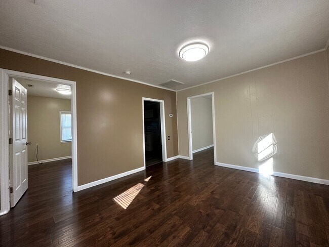 Foto del edificio - 717 Plantation Rd