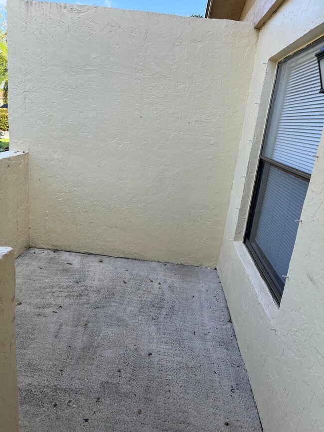 Building Photo - 1296 White Pine Dr